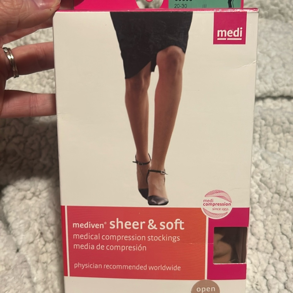Mediven 39603 compression stocking 20-30mmHg natural full panty open toe III